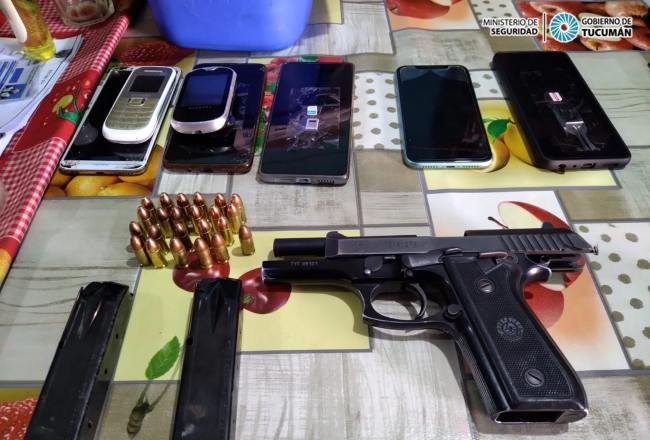 Asalto en Aguilares: Secuestran armas de fuego y más de una veintena de celulares