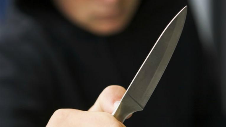 Joven delincuente irá a prisión por amenazar con un cuchillo a una mujer y robarle la cartera